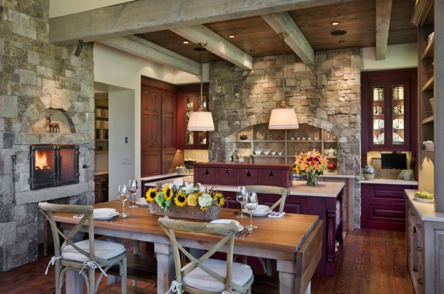 Планировка кухни с камином