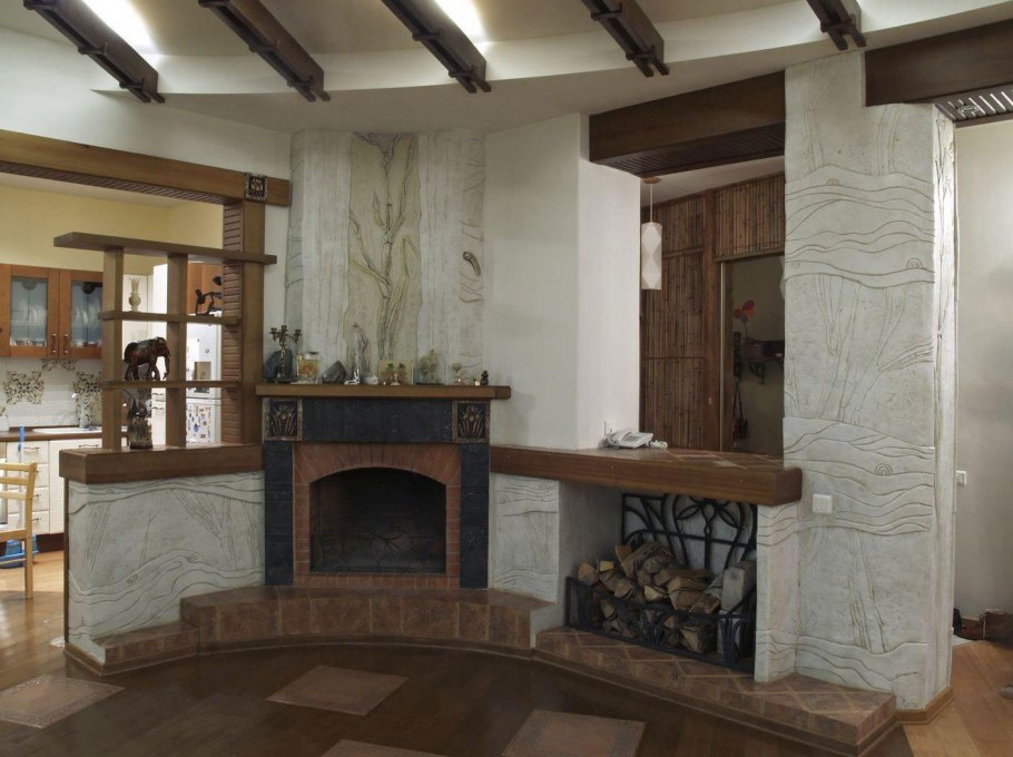 Старинная кухня с камином