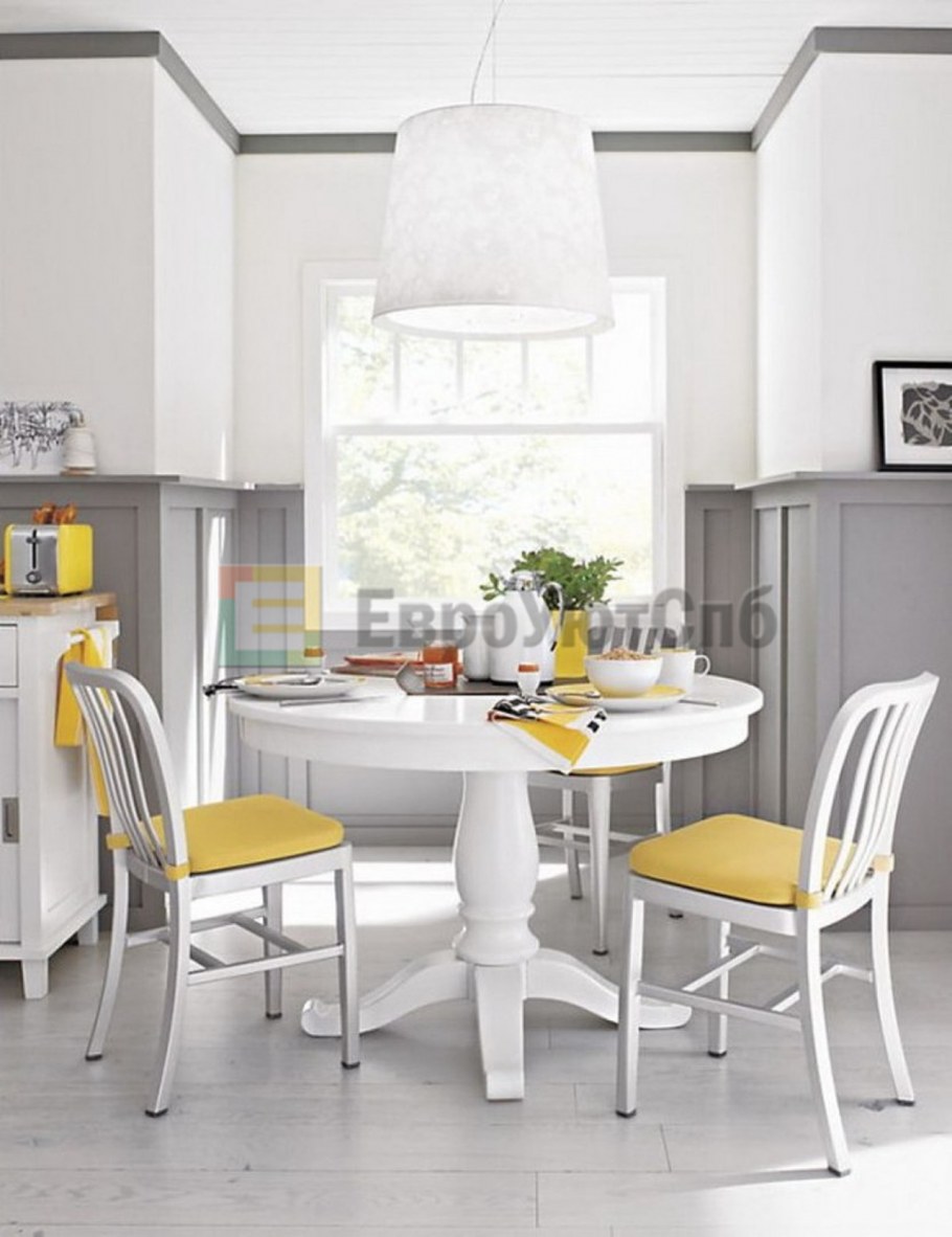 Белый круглый стол в интерьере