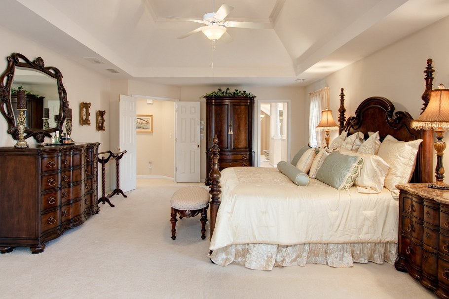 Спальня в традиционном стиле