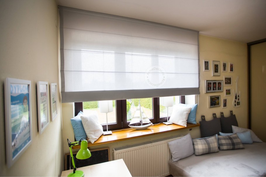 Римская штора в гостиной