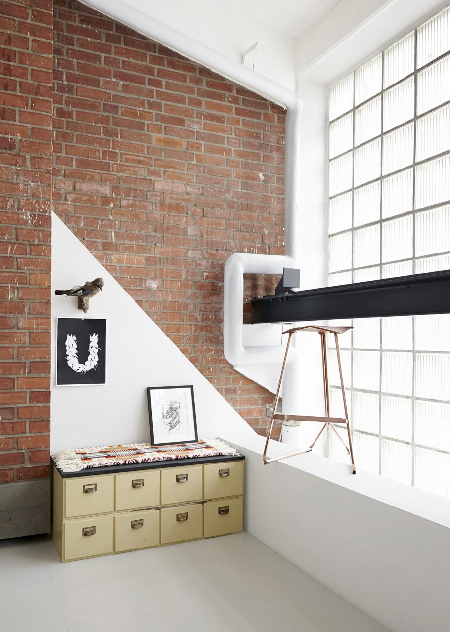 Лофт с лепниной в интерьере