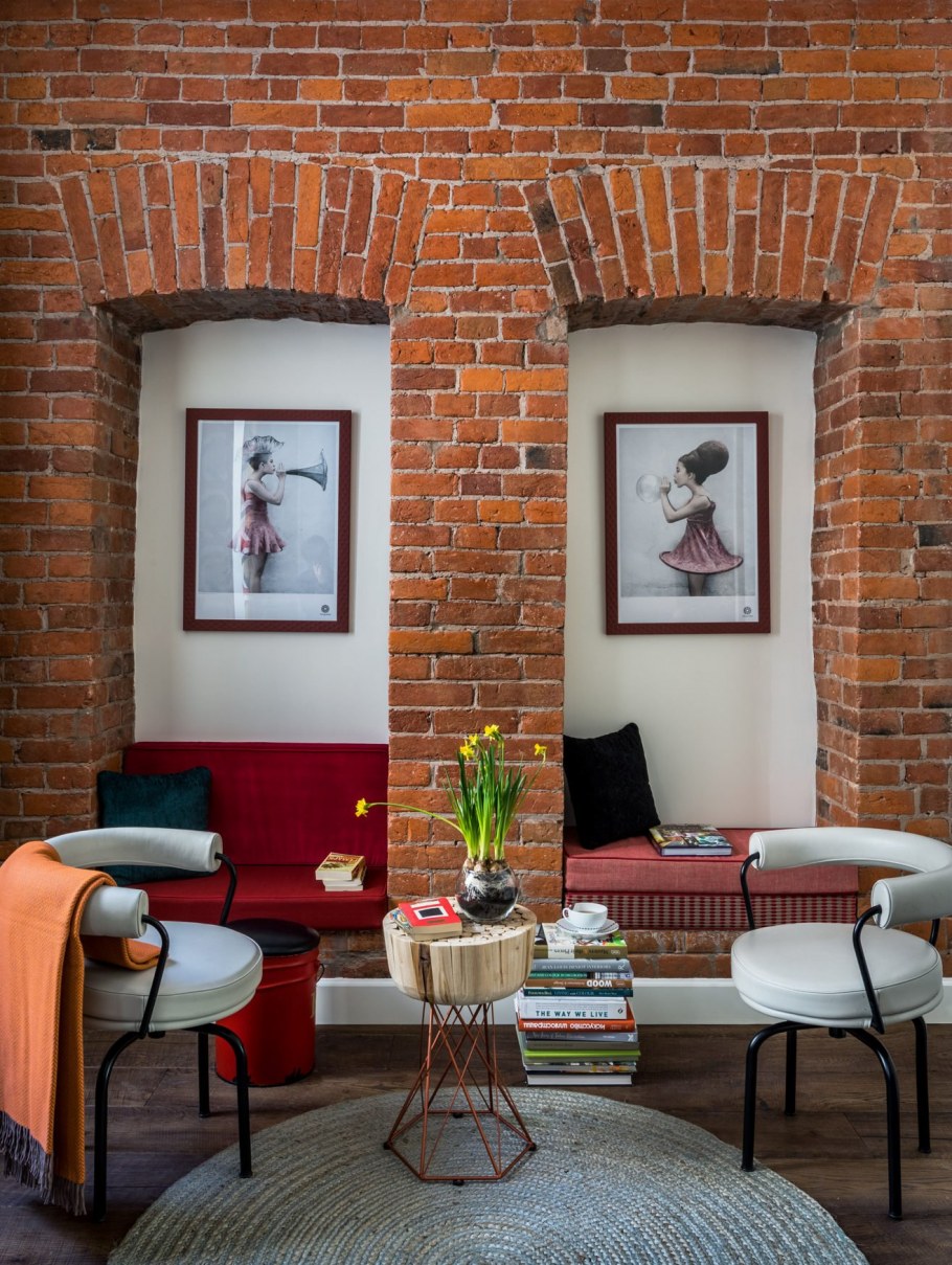 Кирпичная стена и кирпичная арка