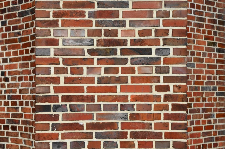 Кирпич в интерьере