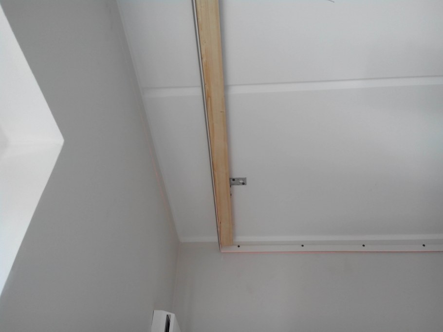 Натяжной потолок с потайным карнизом