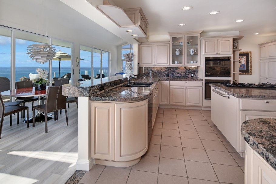 Интерьер шикарных кухонь