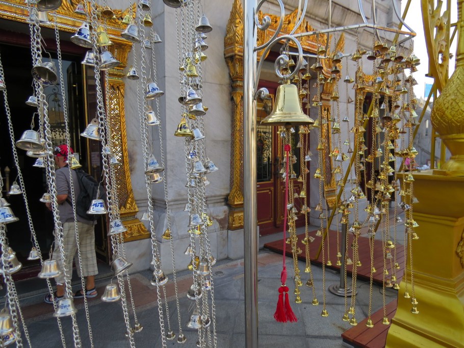 Полка настенная для коллекции