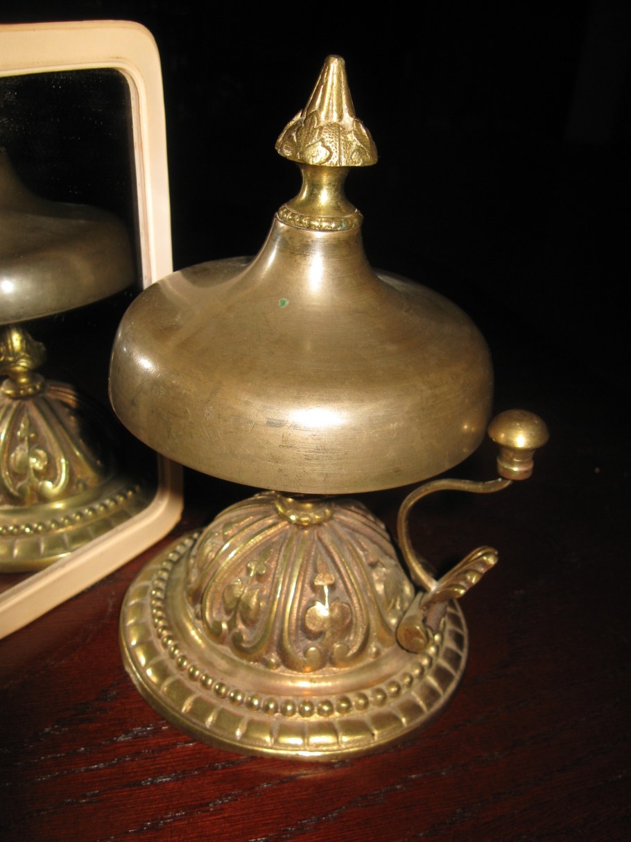 Шкаф-витрина Оденвальд 24