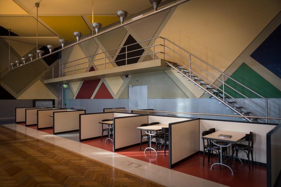 Тео Ван Дусбург кафе Обетт в Страсбурге