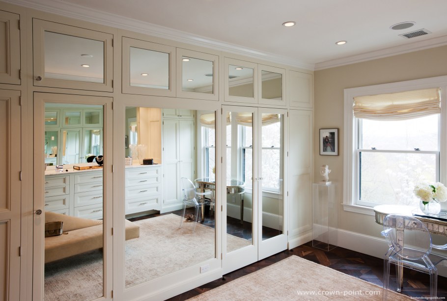 Гардеробные с зеркальными дверями