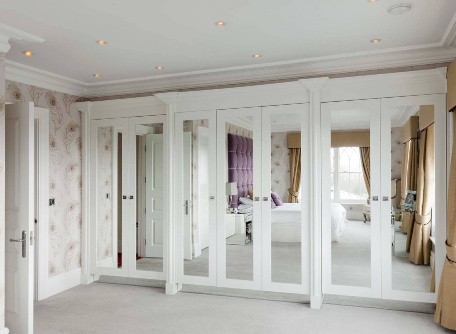 Шкаф встроенный классика белый с зеркалом