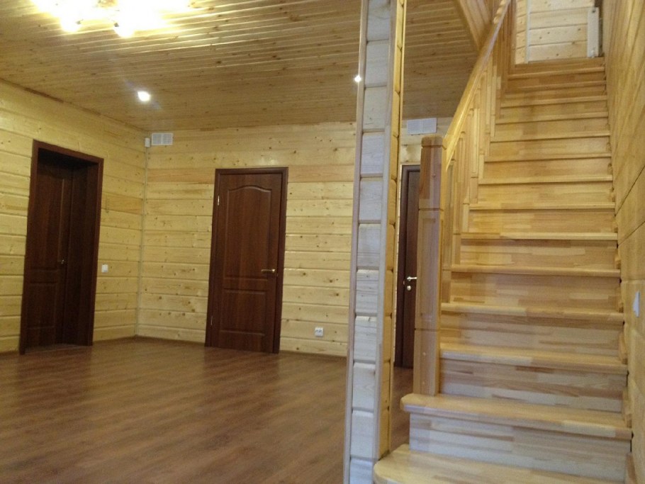 Лестница на второй этаж