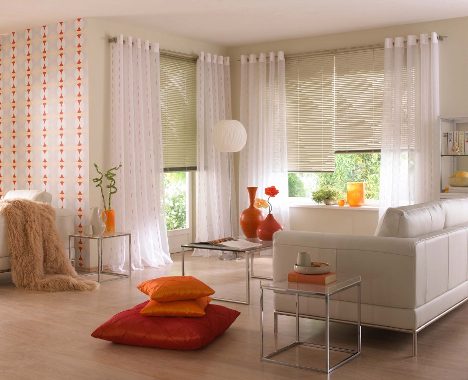 Серебристые шторы в спальню