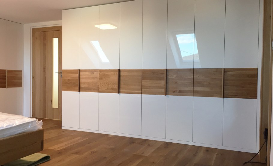 Шкаф с фрезерованными ручками