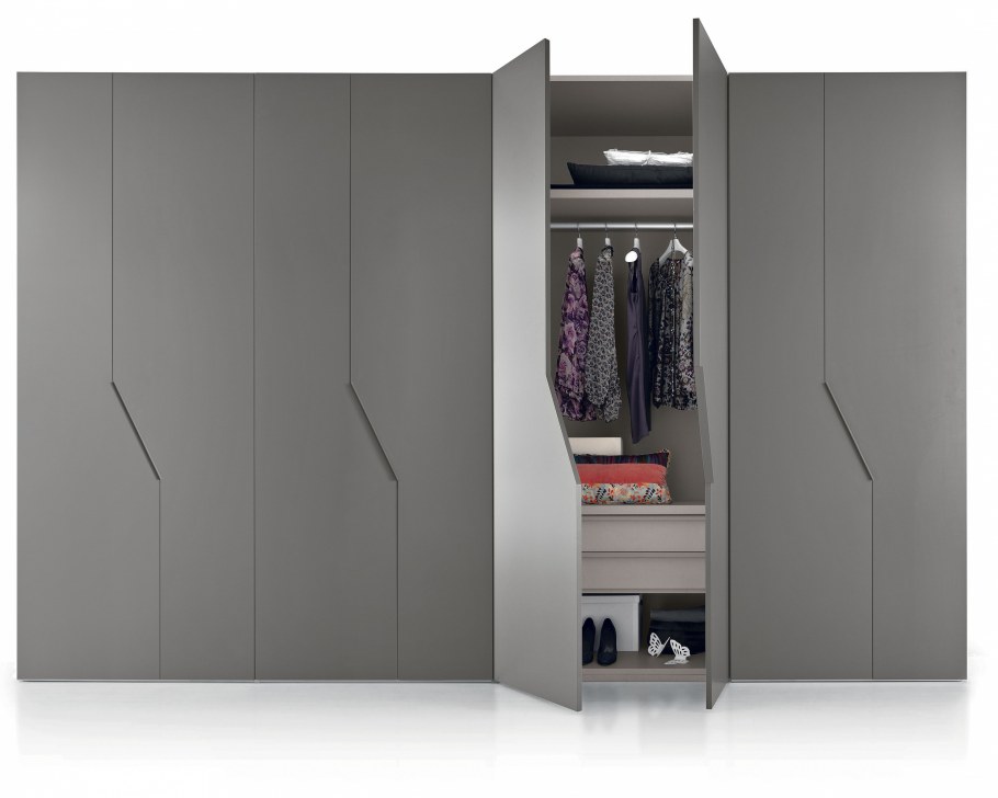 Интегрированная ручка на фасаде МДФ шкаф