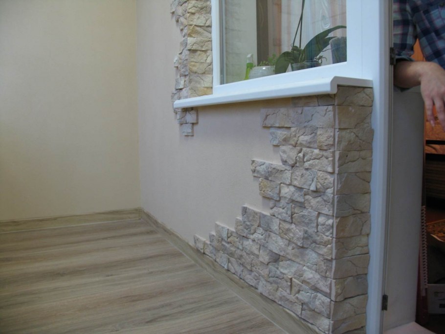 Отделка лоджии камнем