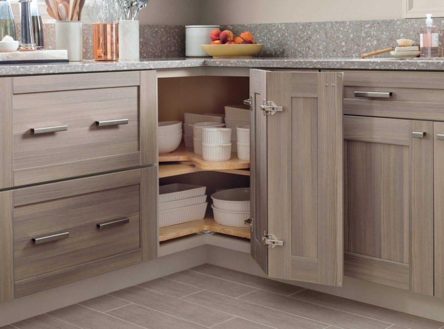 Удобные шкафы для кухни