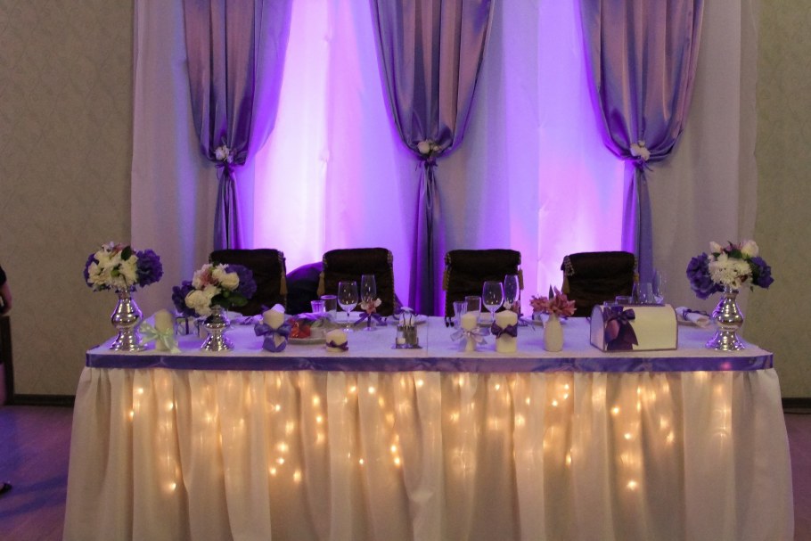 Фотозона на свадьбу в сиреневом цвете