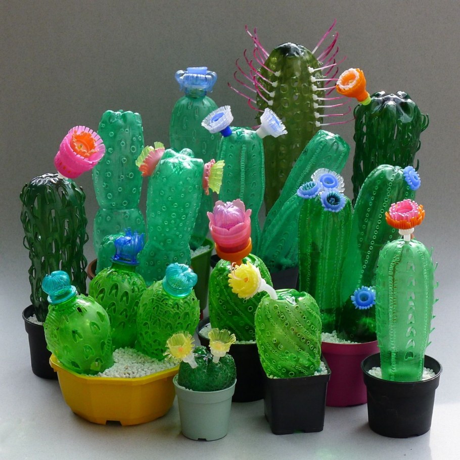 Кактусы из пластиковых бутылок