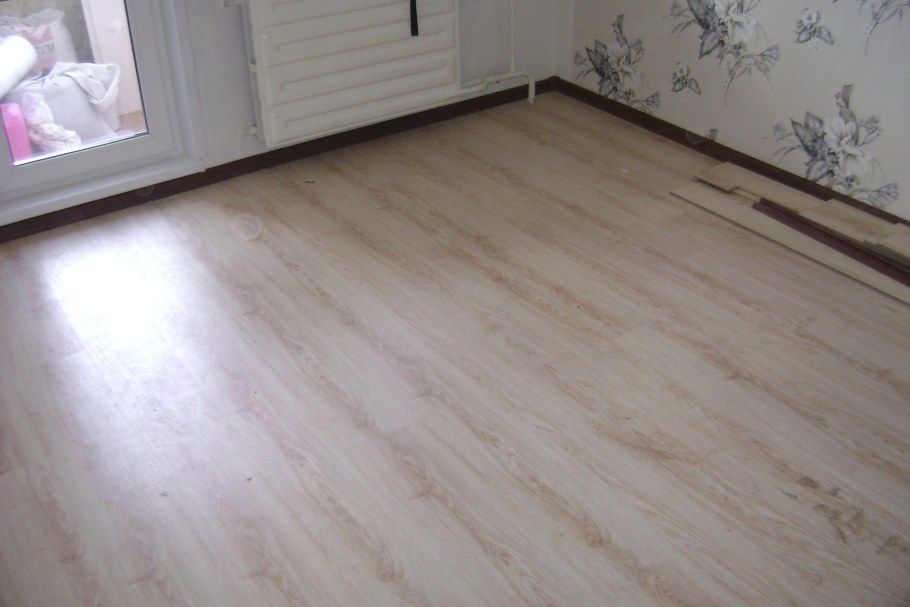 Линолеум под ламинат во всей квартире
