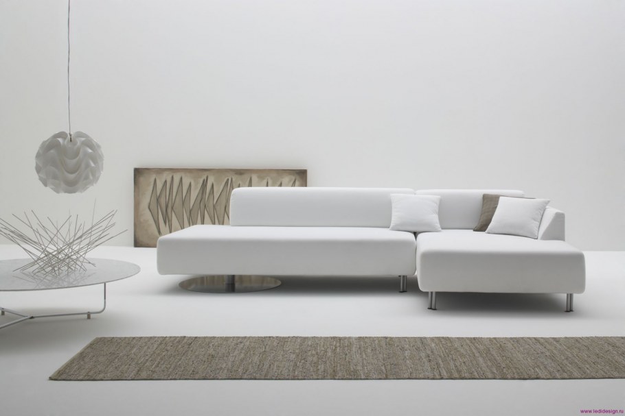 Диван в стиле Модерн на высоких ножках