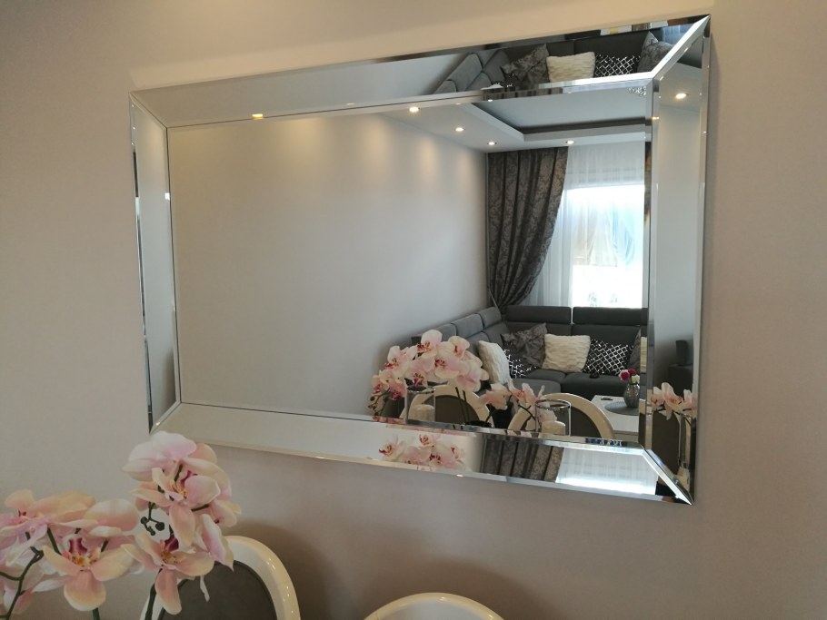 Овальное зеркало на стену