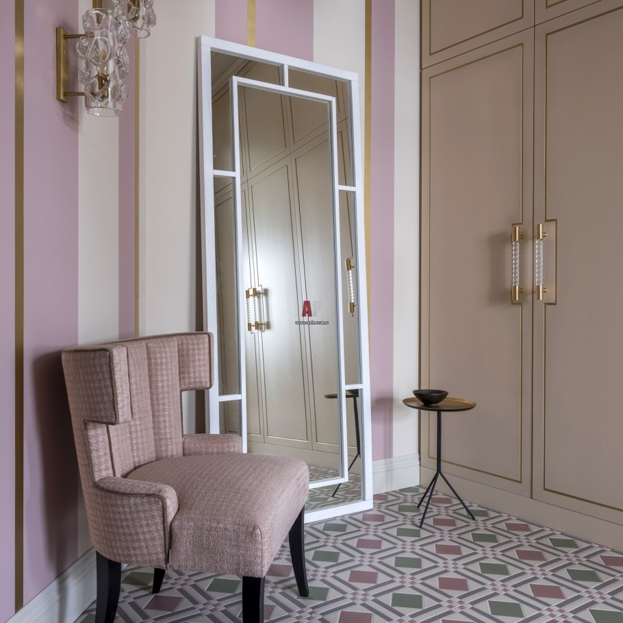 Зеркало с надписью София