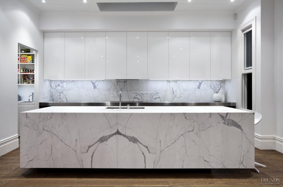 Шкаф купе под мрамор