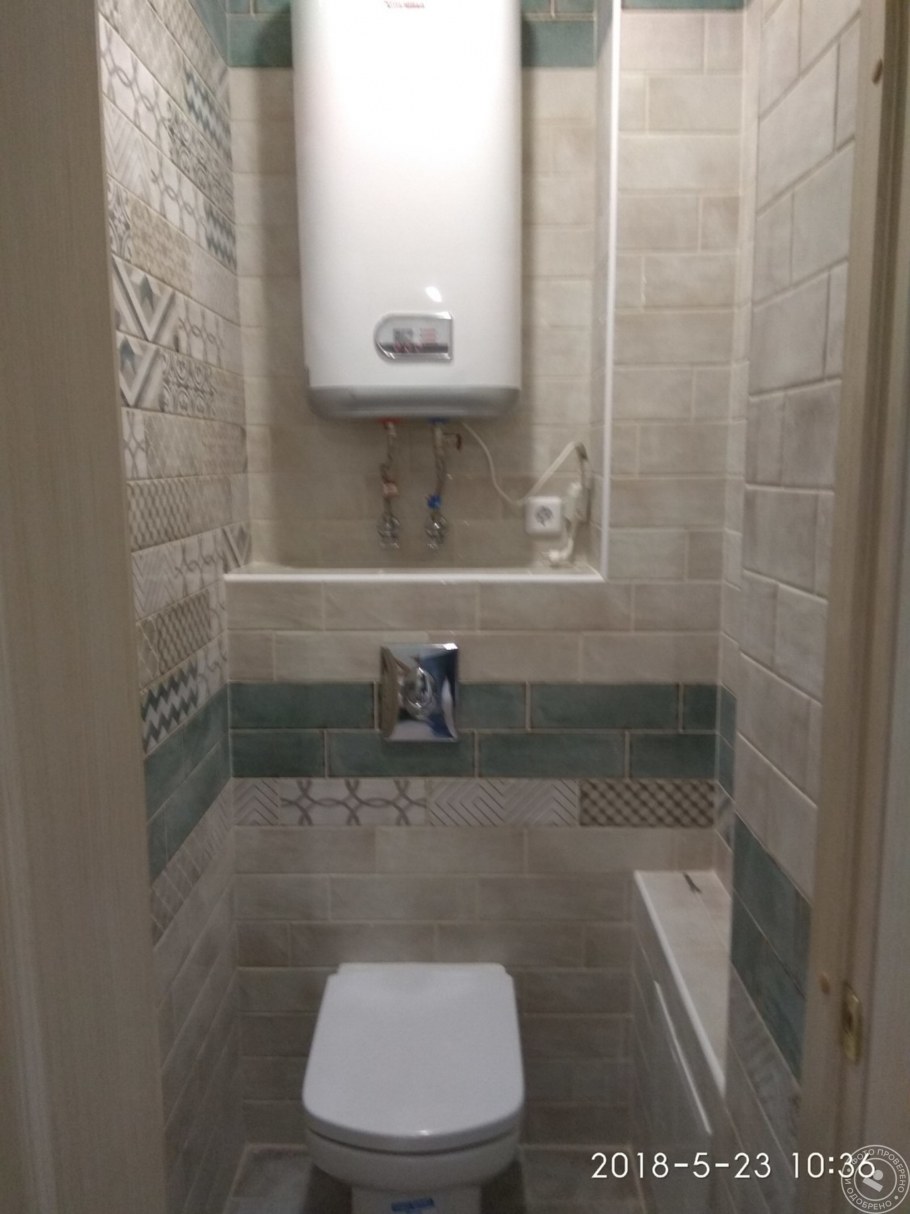 Шкафчик над инсталляцией