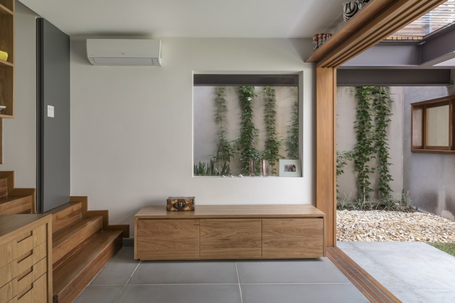 Лиственница в интерьере дома