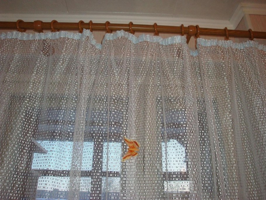 Шторы из сетки на кухню