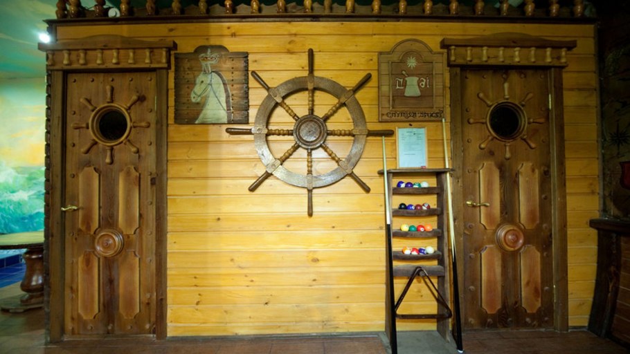 Встроенный шкаф в морском стиле