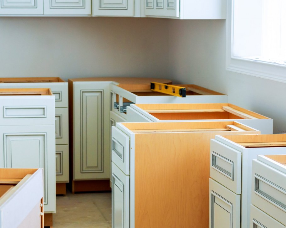 Встроенная мебель в спальне для подростка