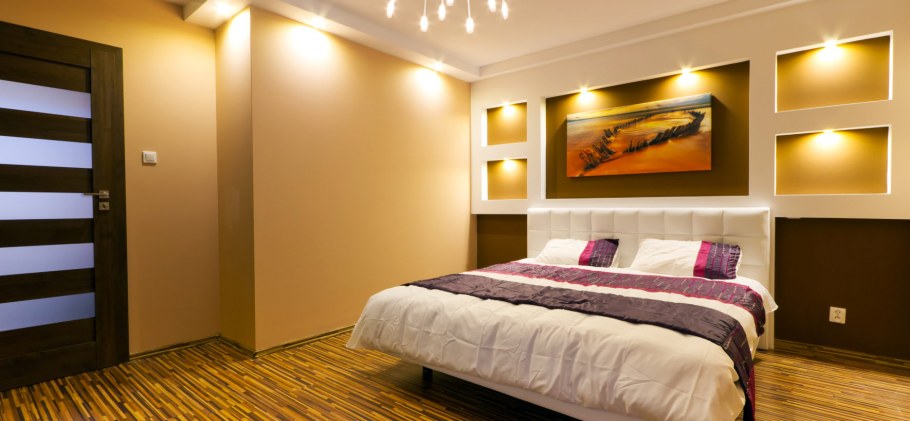 Точечные светильники в спальне