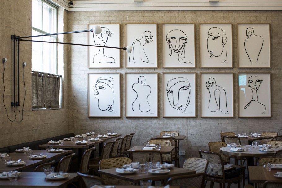 Холсты в интерьере ресторана