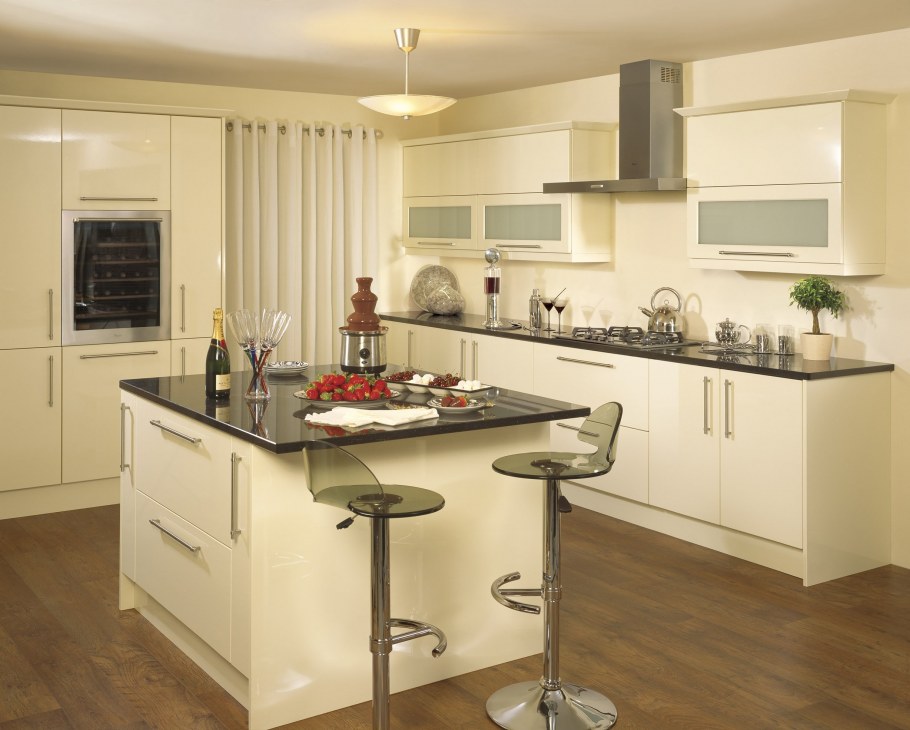 Кухня цвета ваниль