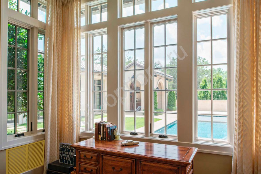 Деревянные окна в интерьере