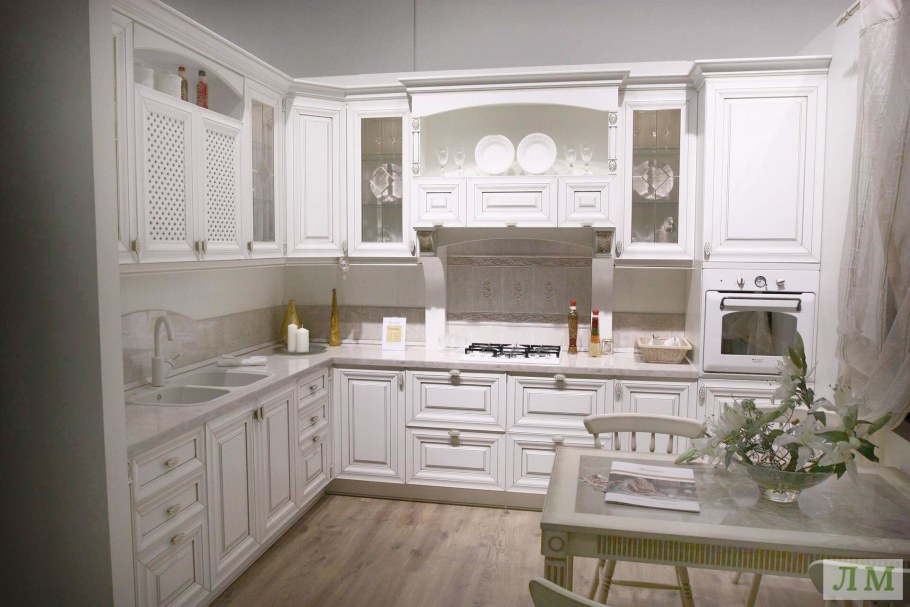 Кухня белая классика