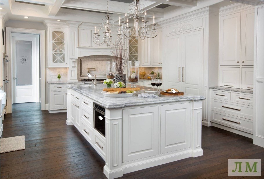 Белая кухня в классическом стиле