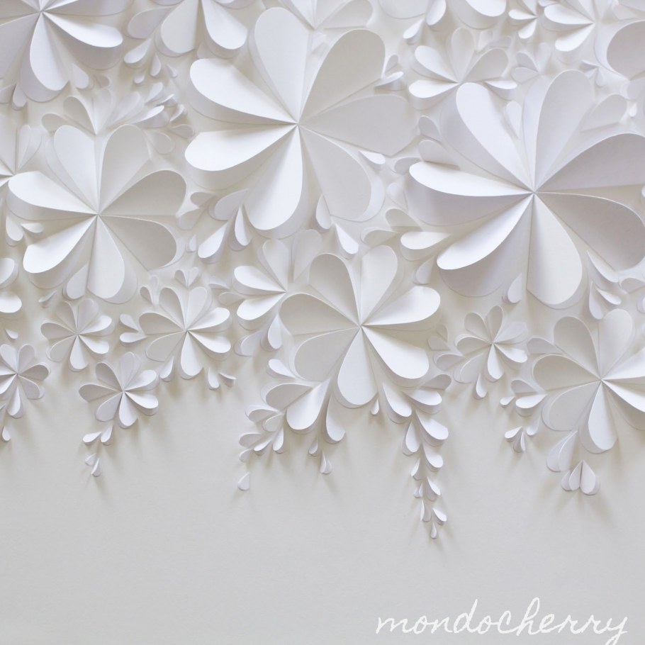 Панно из бумажных цветов на стену