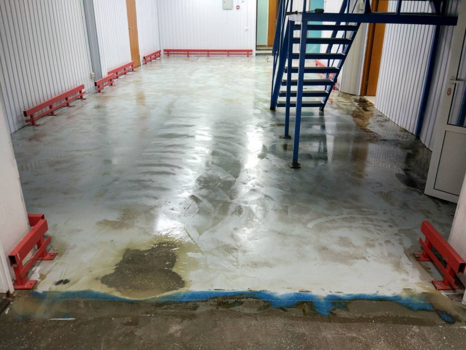 Наливной пол по маякам