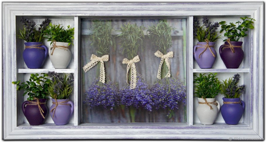 Зеркальное панно в деревянной раме