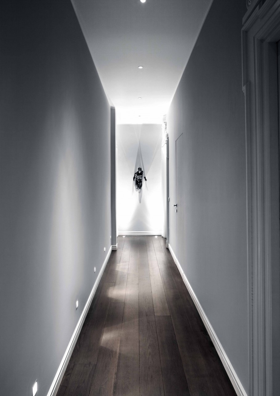 Необычное освещение в коридоре
