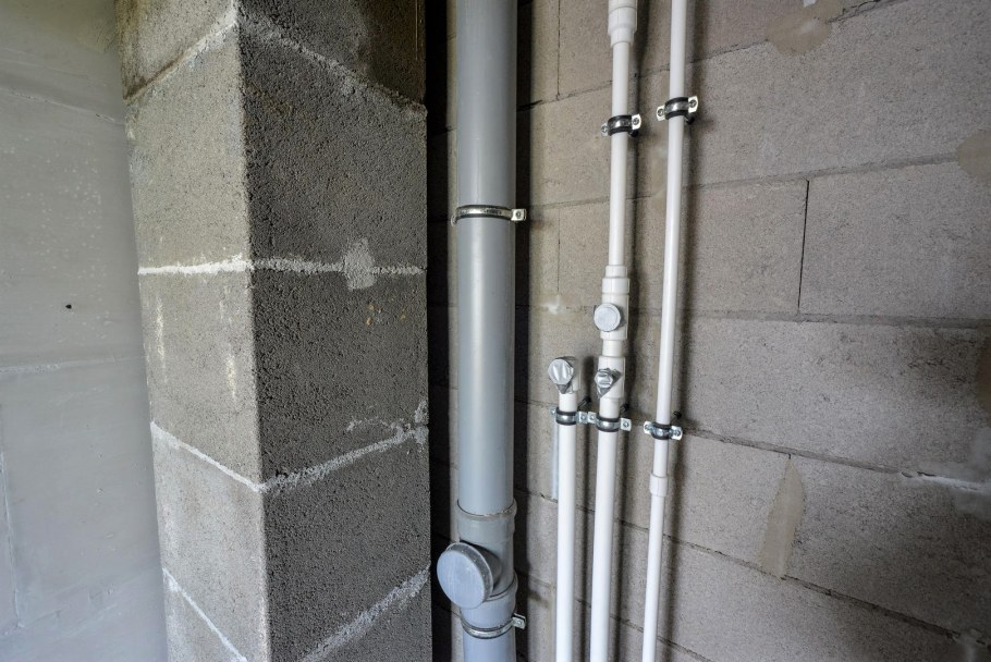 Сантехнический короб в туалете