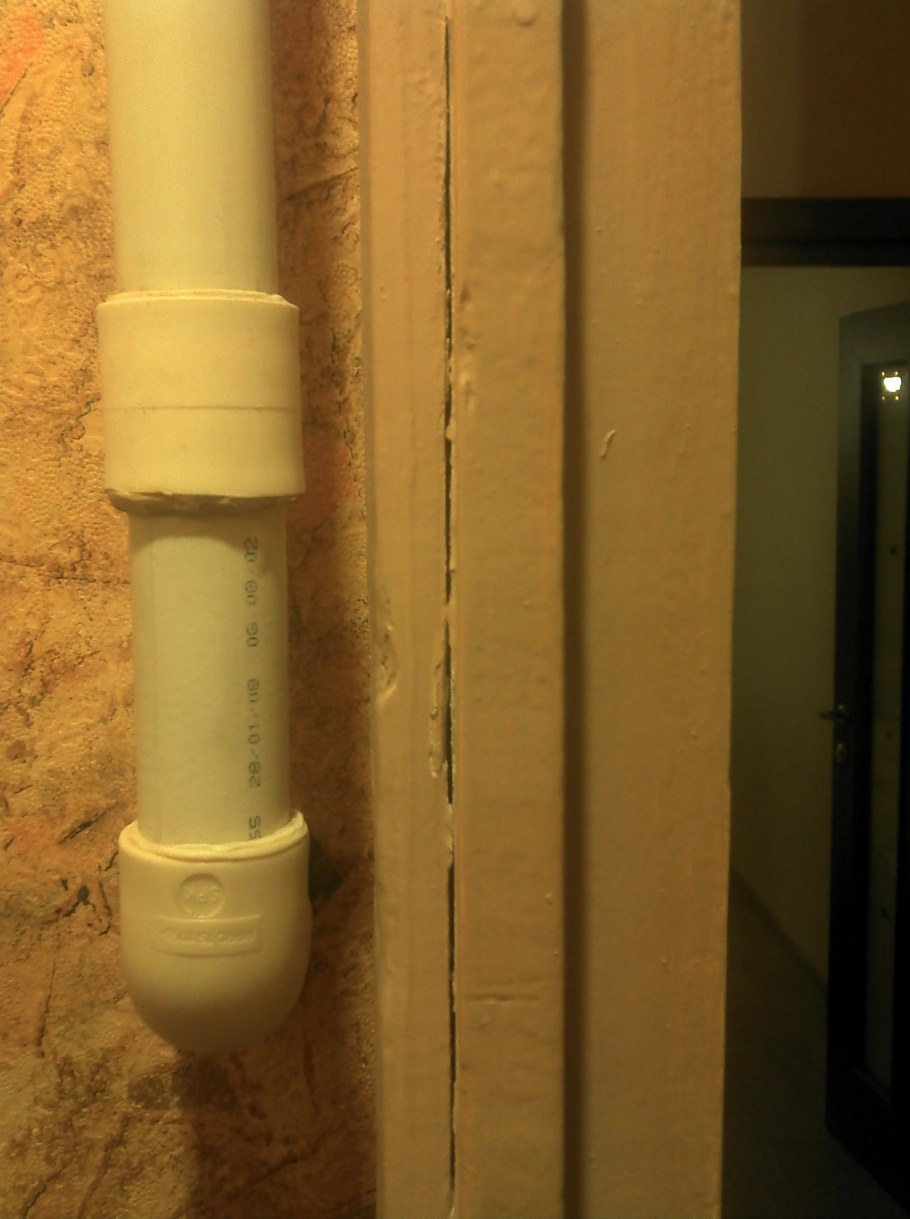 Экран для скрытия труб в ванной