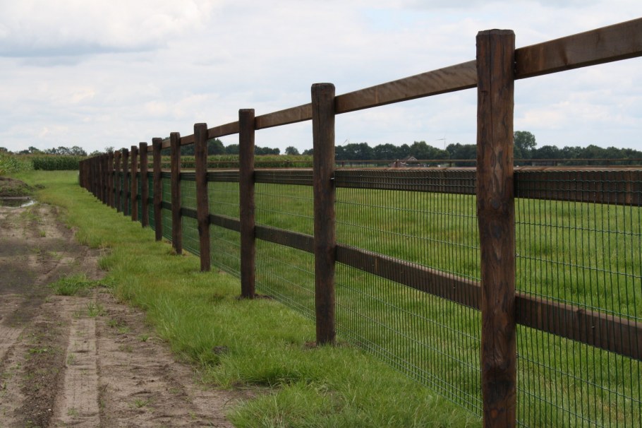 Забор ранчо деревянный с сеткой