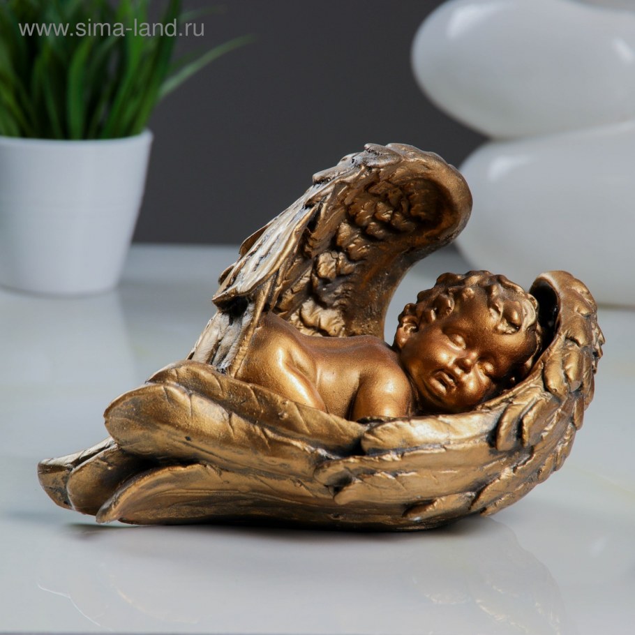 Серебрянный ястреб скульптура