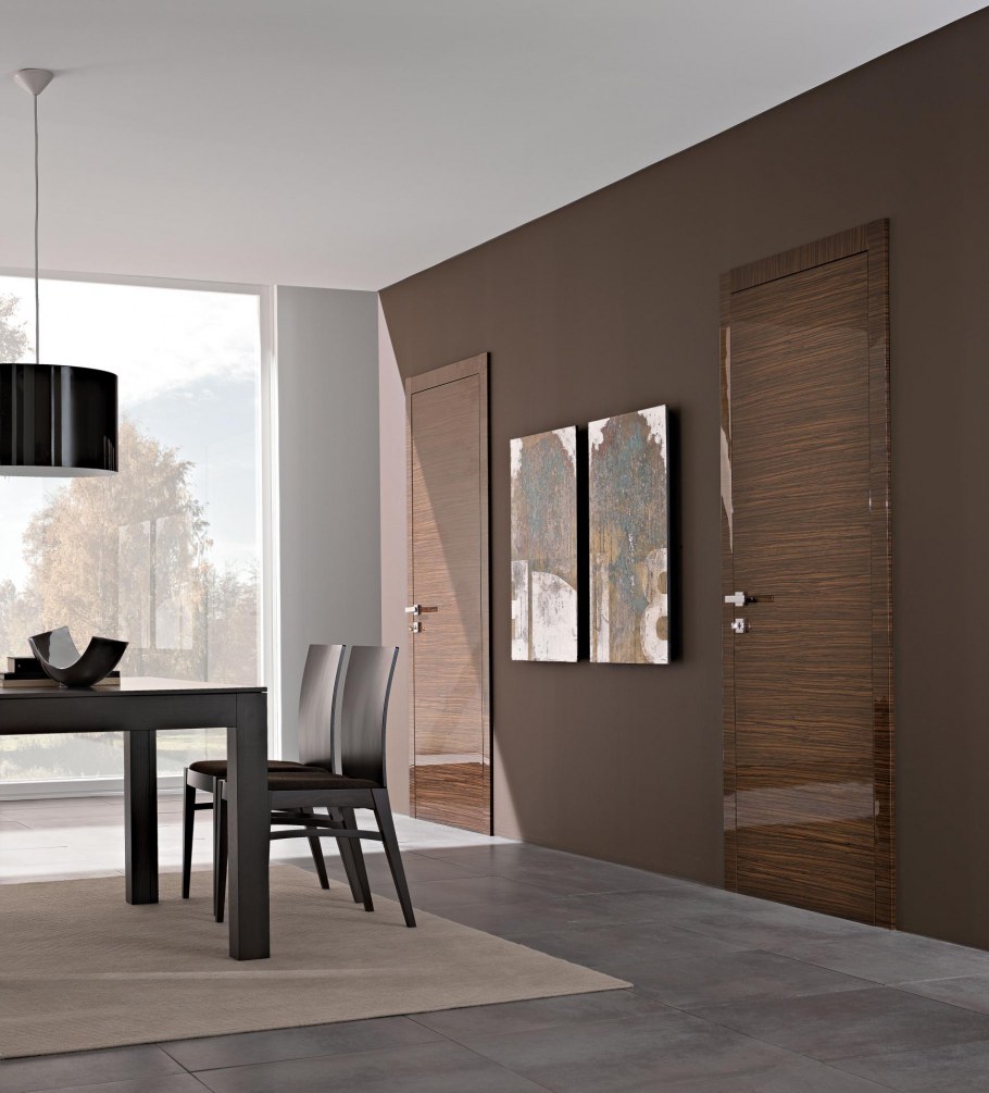 Высокие двери в интерьере