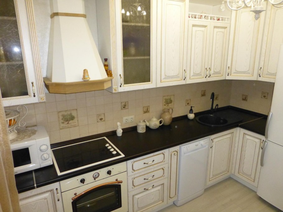 Белая акриловая кухня