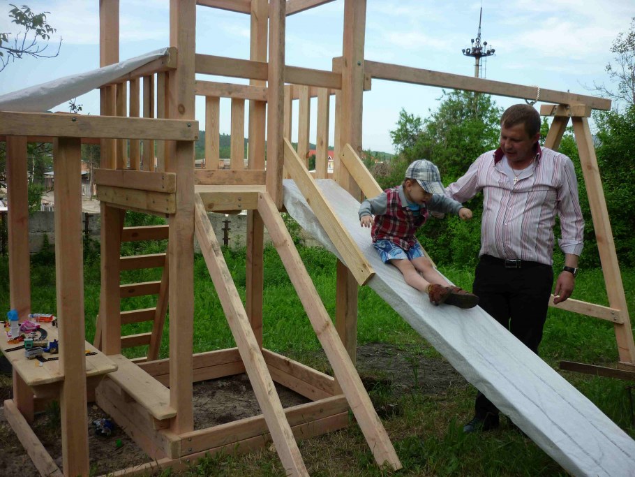 Небольшая детская площадка своими руками